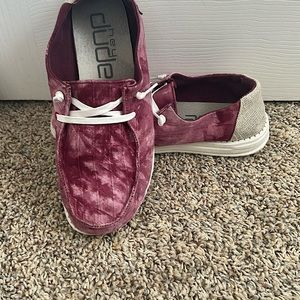 Burgundy, tie-dyed hey dudes - gently used